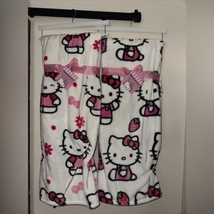 Hello Kitty Flower Daisy Bow & Strawberry Milkshake Plush Throw Blanket Set New